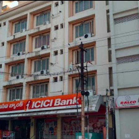Oyo Flagship Santhi Grand Vijayawāda Exterior foto